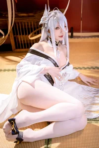Hoshilily Azur Lane Cosplay: Xing Zhi Chi Chi Portrays Bai Feng in 60-Page Set - image 11