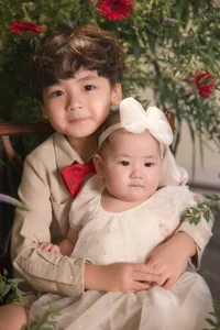 Runner-up Tu Anh and Daughter Melt Hearts in Matching Outfits - image 2