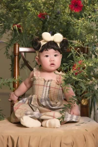 Runner-up Tu Anh and Daughter Melt Hearts in Matching Outfits - image 6