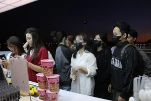 Da Nang Youth Embrace Early Morning Coffee and Han River Sunrises - image 6