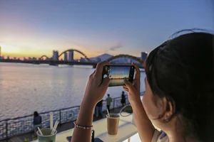 Da Nang Youth Embrace Early Morning Coffee and Han River Sunrises - image 0