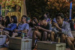 Da Nang Youth Embrace Early Morning Coffee and Han River Sunrises - image 8