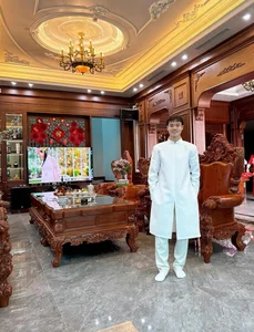 Vietnamese Football Stars Build Luxurious Mansions for Their Parents - image 5