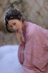 Modern Aesthetic Mastery: YiTuYu Art Language Vol.7234 Featuring Han - image 4