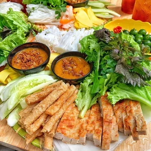 6 Must-Try Budget-Friendly Street Foods in Phu Yen That You Will Love - image 1