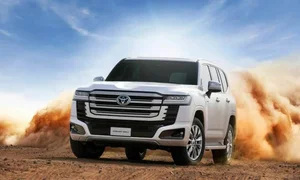 A Closer Look at the 2025 Toyota Land Cruiser Hybrid: Starting at $2.5 Billion VND - image 4