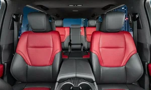 A Closer Look at the 2025 Toyota Land Cruiser Hybrid: Starting at $2.5 Billion VND - image 1