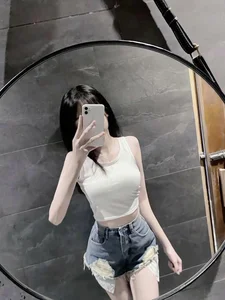 Trendy Crop Top Outfits: 688+ Fashion Inspirations for a Chic Look - image 6