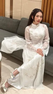Folk Singer Phuong My Chi Debuts Bold Japanese-Style Hime Haircut - image 8