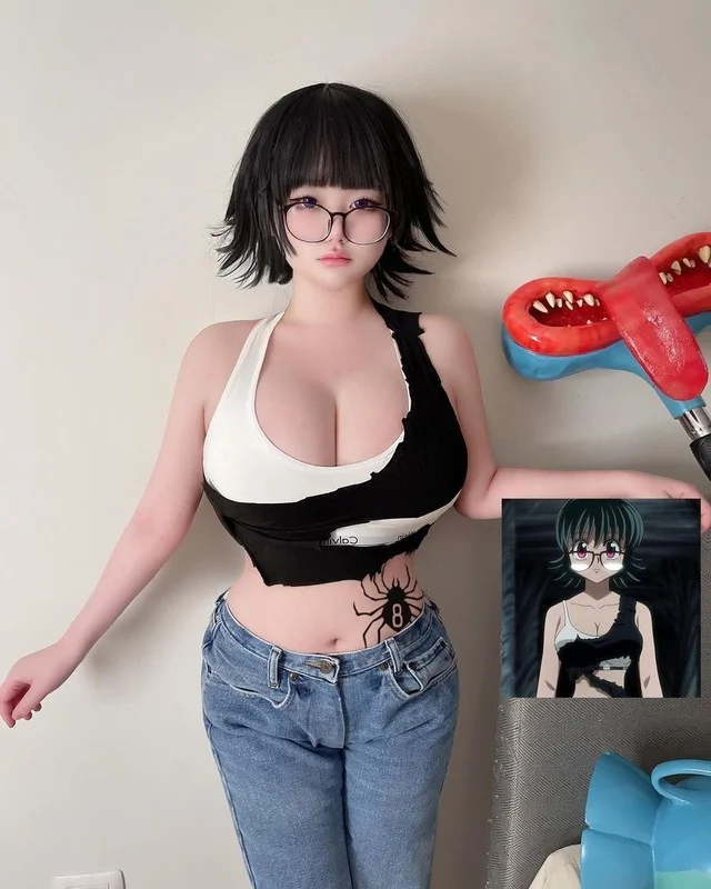 Stunning Japanese Cosplayer Captivates Fans with Unique Aesthetic and Viral Social Media Presence