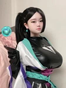 Stunning Japanese Cosplayer Captivates Fans with Unique Aesthetic and Viral Social Media Presence - image 5