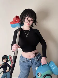Stunning Japanese Cosplayer Captivates Fans with Unique Aesthetic and Viral Social Media Presence - image 6