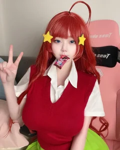 Stunning Japanese Cosplayer Captivates Fans with Unique Aesthetic and Viral Social Media Presence - image 9
