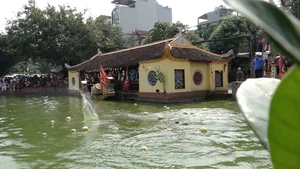 Ensuring Order and Tradition: Strict Monitoring of Huong Pagoda and Tran Temple Festivals - image 1
