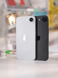 iPhone SE 4 Design Leaked: Surprising New Look Departs From Rumors, Leaving Apple Fans Amazed - image 6