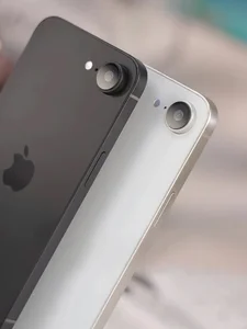 iPhone SE 4 Design Leaked: Surprising New Look Departs From Rumors, Leaving Apple Fans Amazed - image 3