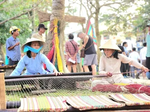 Exploring the Scenic Thu Bon River and Traditional Craft Villages - image 0