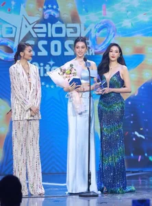 Billionaire Vietnamese Miss Queen's Surprising Signature Shirt Style That Exudes High-Class Elegance - image 0