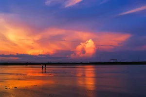 Savoring the Sunrise at Hung Yen’s Magical 'Infinity Sea' Mirror - image 2
