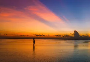 Savoring the Sunrise at Hung Yen’s Magical 'Infinity Sea' Mirror - image 5