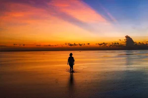Savoring the Sunrise at Hung Yen’s Magical 'Infinity Sea' Mirror - image 10