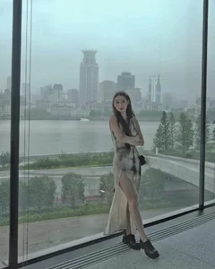 Hot Girl Sun HT Embraces Glamour and Sophistication at Age 30 - image 2