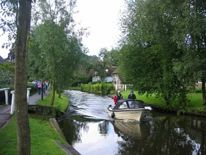 Discover the Fairytale Village of Giethoorn: A Road-Free Dutch Paradise - image 5