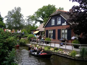 Discover the Fairytale Village of Giethoorn: A Road-Free Dutch Paradise - image 9