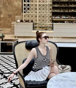Former Hot Girl Hanh Sino Shares Breathtaking Wedding Photos in France - image 1