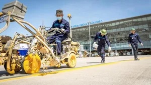 Extreme Heat Alert: Noi Bai Airport Runway Temperatures Hit Record 71°C - image 6