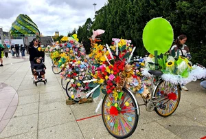 Da Lat Flower Bicycle Parade Spreads Environmental Awareness - image 6