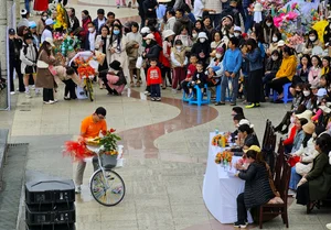 Da Lat Flower Bicycle Parade Spreads Environmental Awareness - image 5