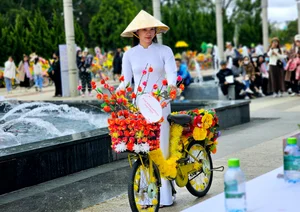 Da Lat Flower Bicycle Parade Spreads Environmental Awareness - image 1