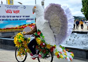 Da Lat Flower Bicycle Parade Spreads Environmental Awareness - image 4