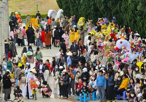 Da Lat Flower Bicycle Parade Spreads Environmental Awareness - image 3