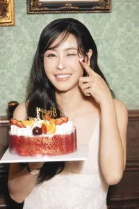 Vietnamese Celebrity Spotlight: Miss Ha Kieu Anh Celebrates Elegant Birthday Milestone - image 8