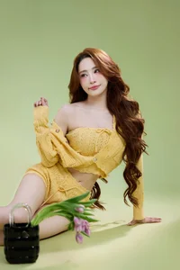 Vietnamese Celebrity Spotlight: Miss Ha Kieu Anh Celebrates Elegant Birthday Milestone - image 1