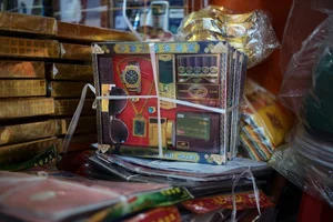 Hang Ma Street Flooded with Luxury Paper Offerings for Vu Lan Festival - image 6