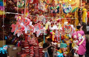Hang Ma Street Flooded with Luxury Paper Offerings for Vu Lan Festival - image 3