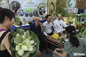Discover the Art of Premium Lotus Tea at the Hanoi Lotus Festival - image 4