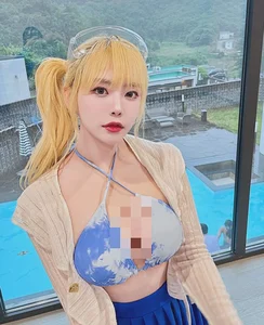 Viral Debate: Beautiful Woman Stirs Controversy Over Late-Night Outfit Choice - image 9