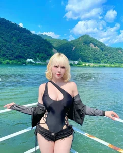 Viral Debate: Beautiful Woman Stirs Controversy Over Late-Night Outfit Choice - image 10
