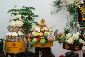 Exquisite 2024 Vietnamese Engagement Gift Tray Designs by Artisan Hoang Khanh - image 1