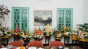 Exquisite 2024 Vietnamese Engagement Gift Tray Designs by Artisan Hoang Khanh - image 2
