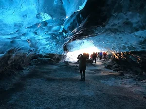 Exploring the Surreal Beauty of the World's Most Stunning Ice Caves - image 9