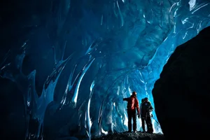 Exploring the Surreal Beauty of the World's Most Stunning Ice Caves - image 5