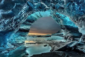 Exploring the Surreal Beauty of the World's Most Stunning Ice Caves - image 1