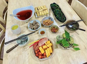 Pregnant Sao Mai Diem Hen Champion Shares Colorful, Nutritious Meals for Her Son - image 0