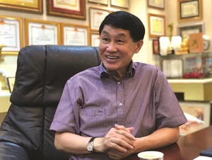 Rare and Simple Life Moments of Billionaire Johnathan Hanh Nguyen - image 1