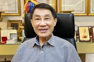Rare and Simple Life Moments of Billionaire Johnathan Hanh Nguyen - image 3